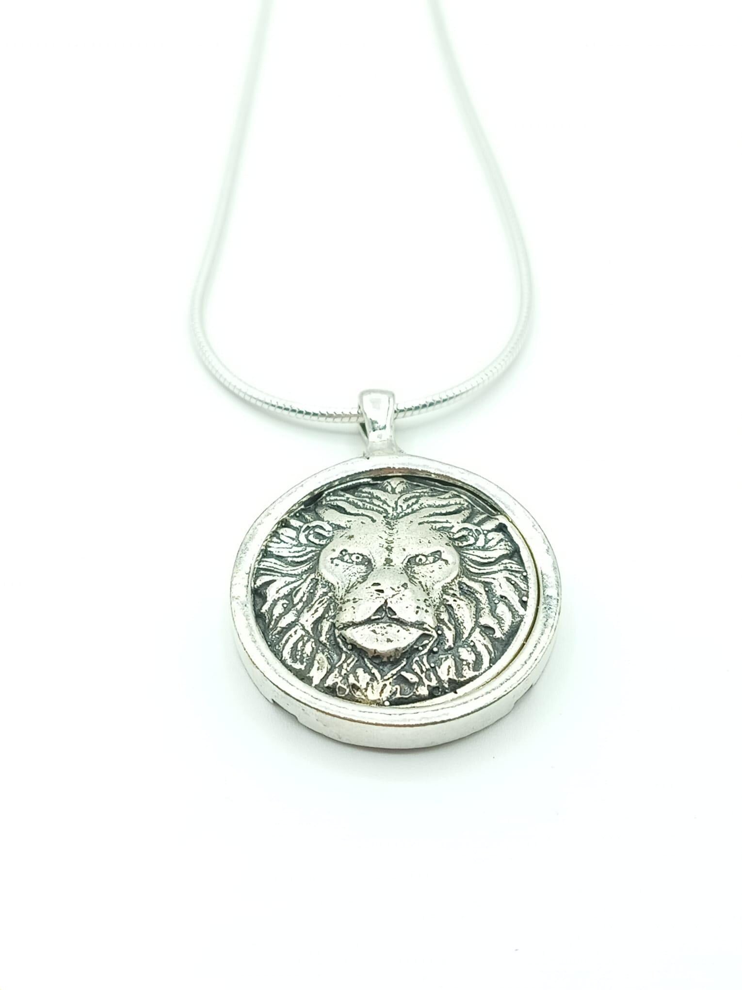 Roaring unisex 925 Sterling silver lion pendant