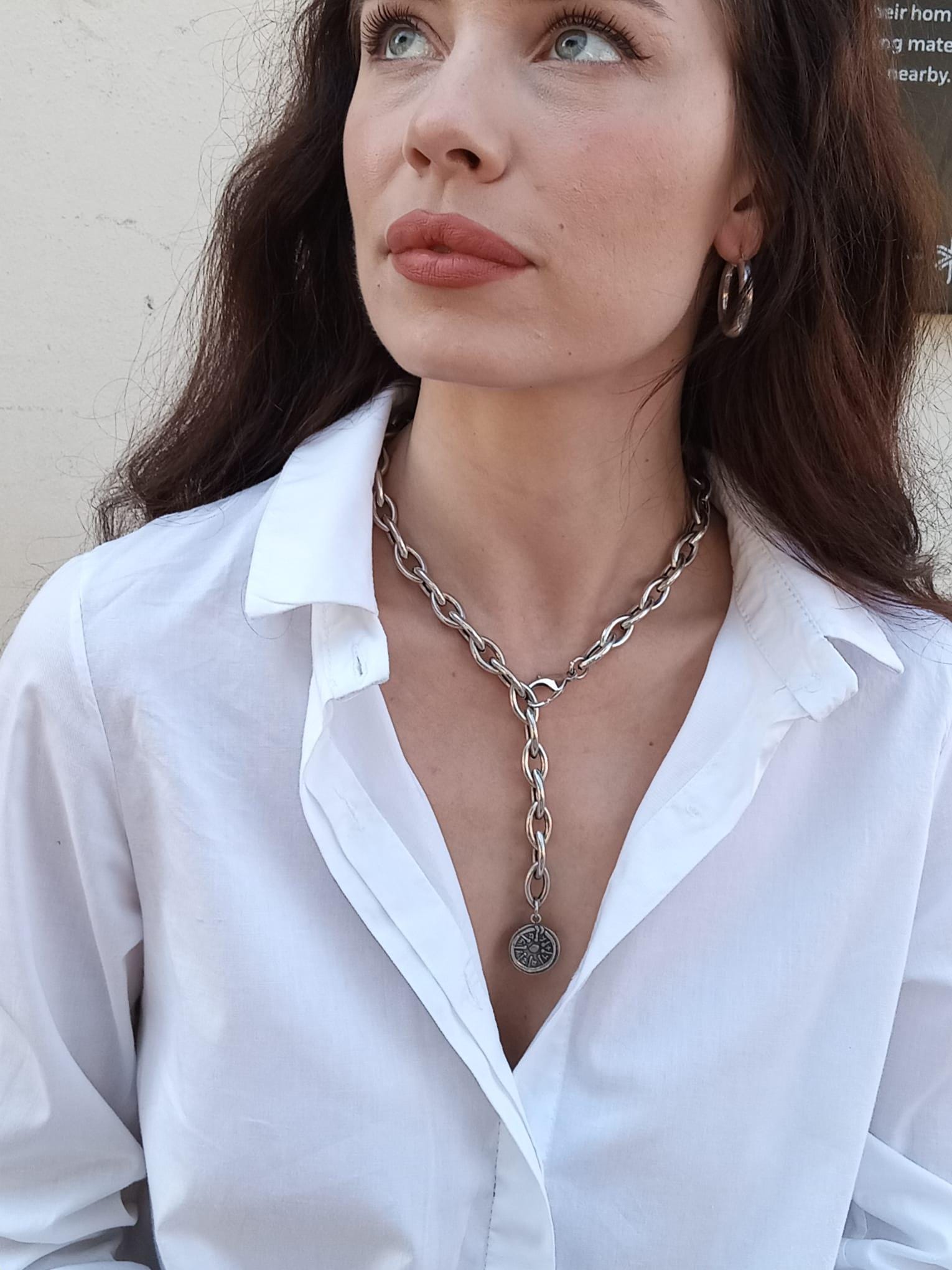 שרשרת תליון מתכווננת משובצת אלמנה רומית עתיקה