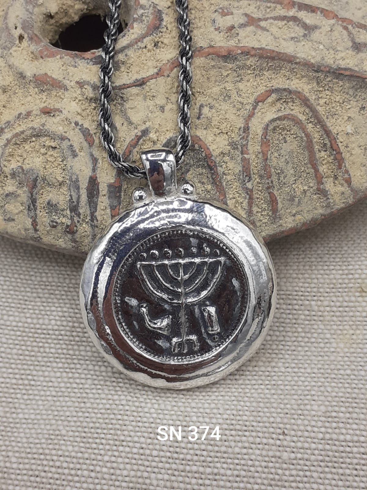 תליון חנוכיה מרשים כולו מכסף סטרלינג בגימור פטיש