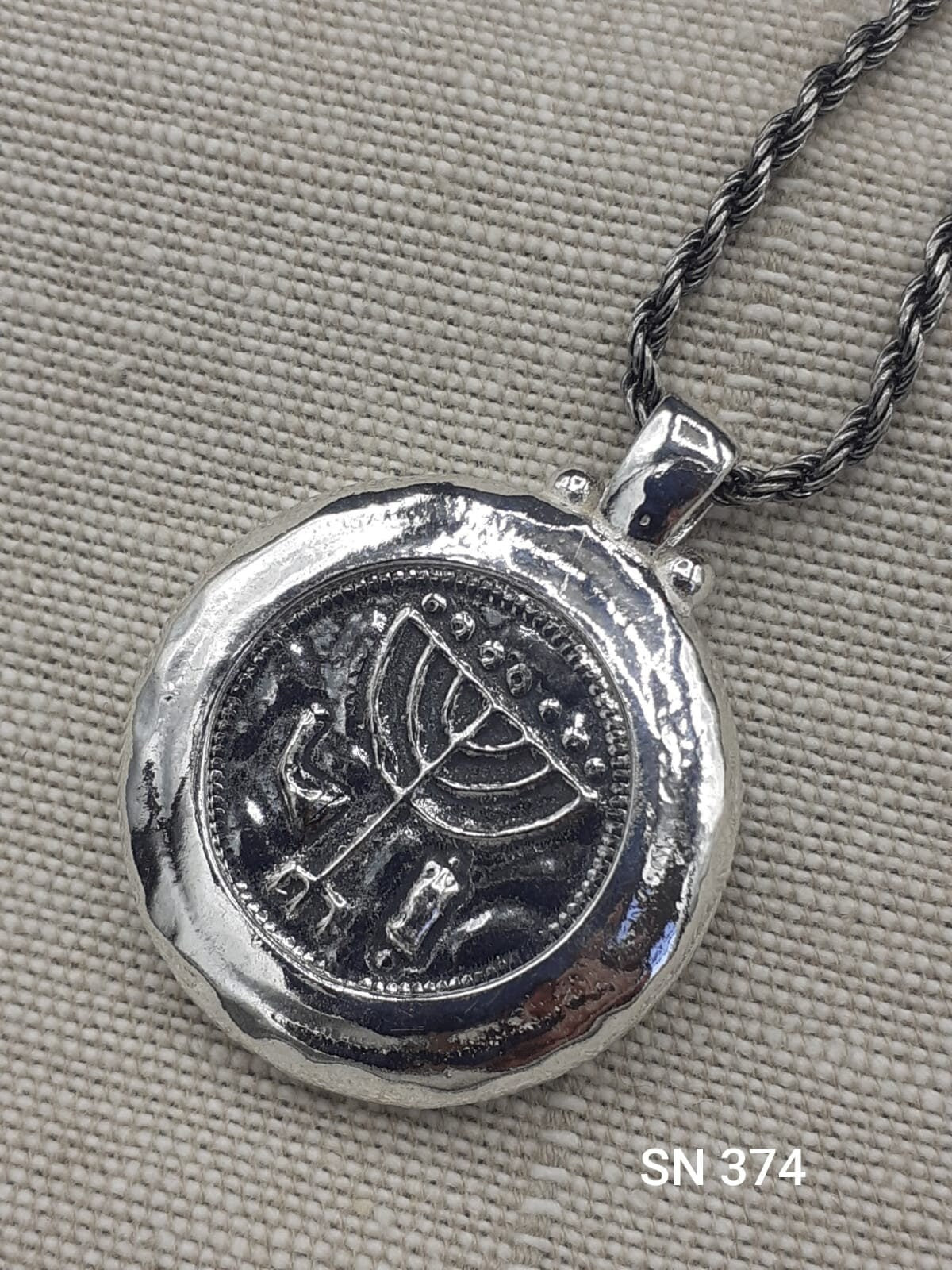 תליון חנוכיה מרשים כולו מכסף סטרלינג בגימור פטיש
