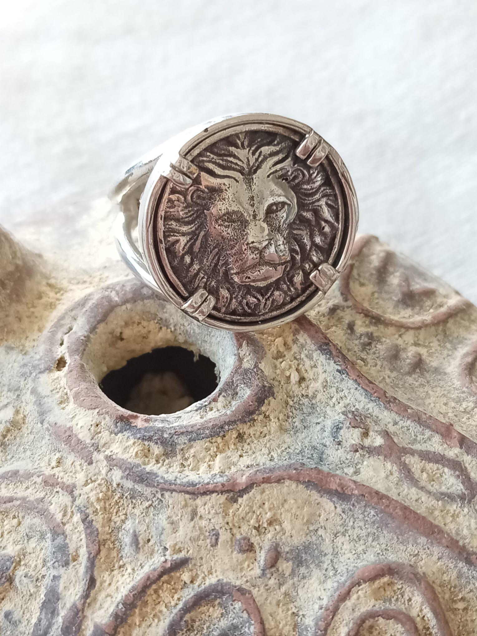 Impressive Silver unisex Lion ring