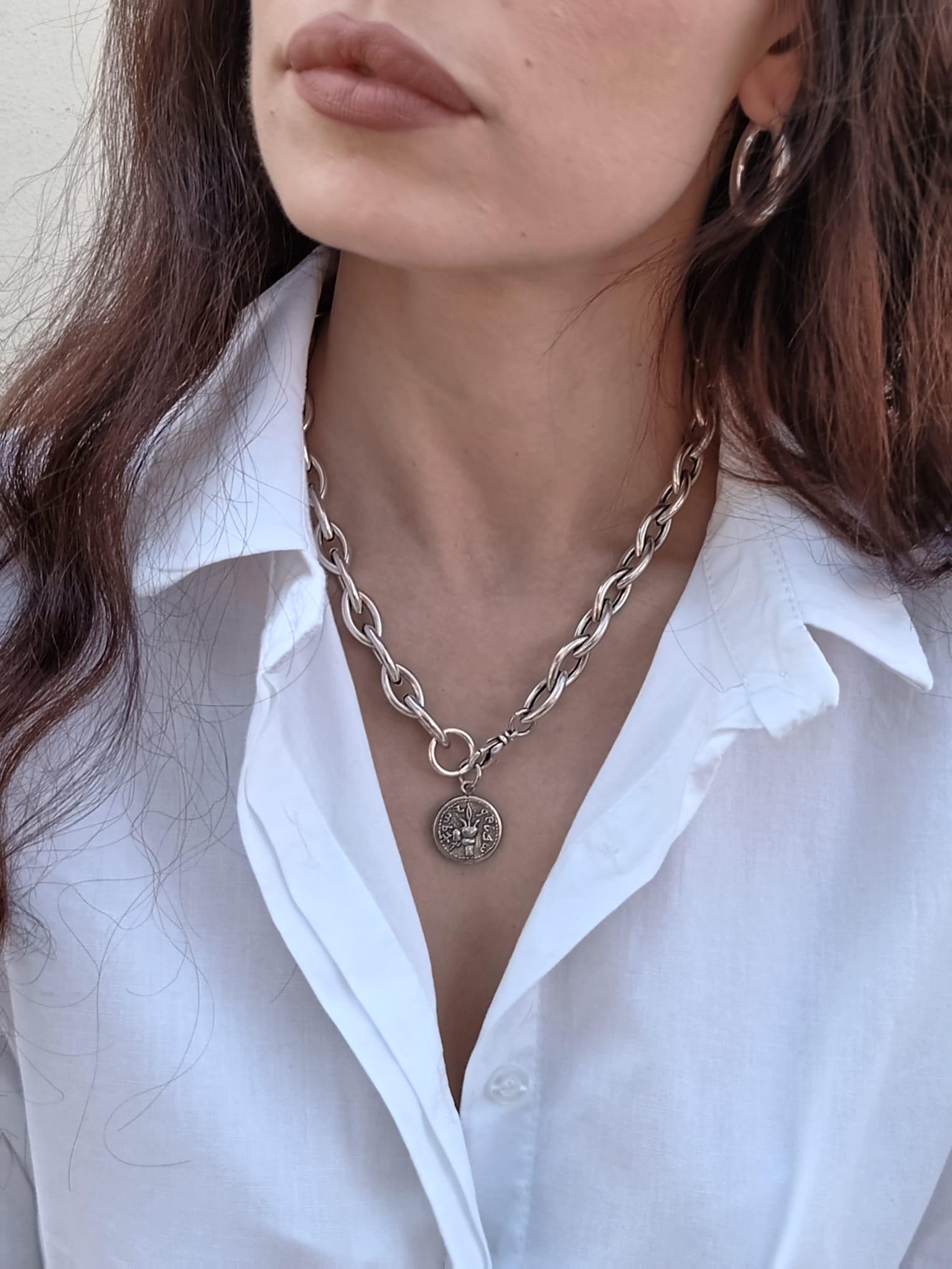 שרשרת עבה בעבודת יד מטבעות עתיקים מתקופת מרד בר כוכבא, מתקופת הרומאים