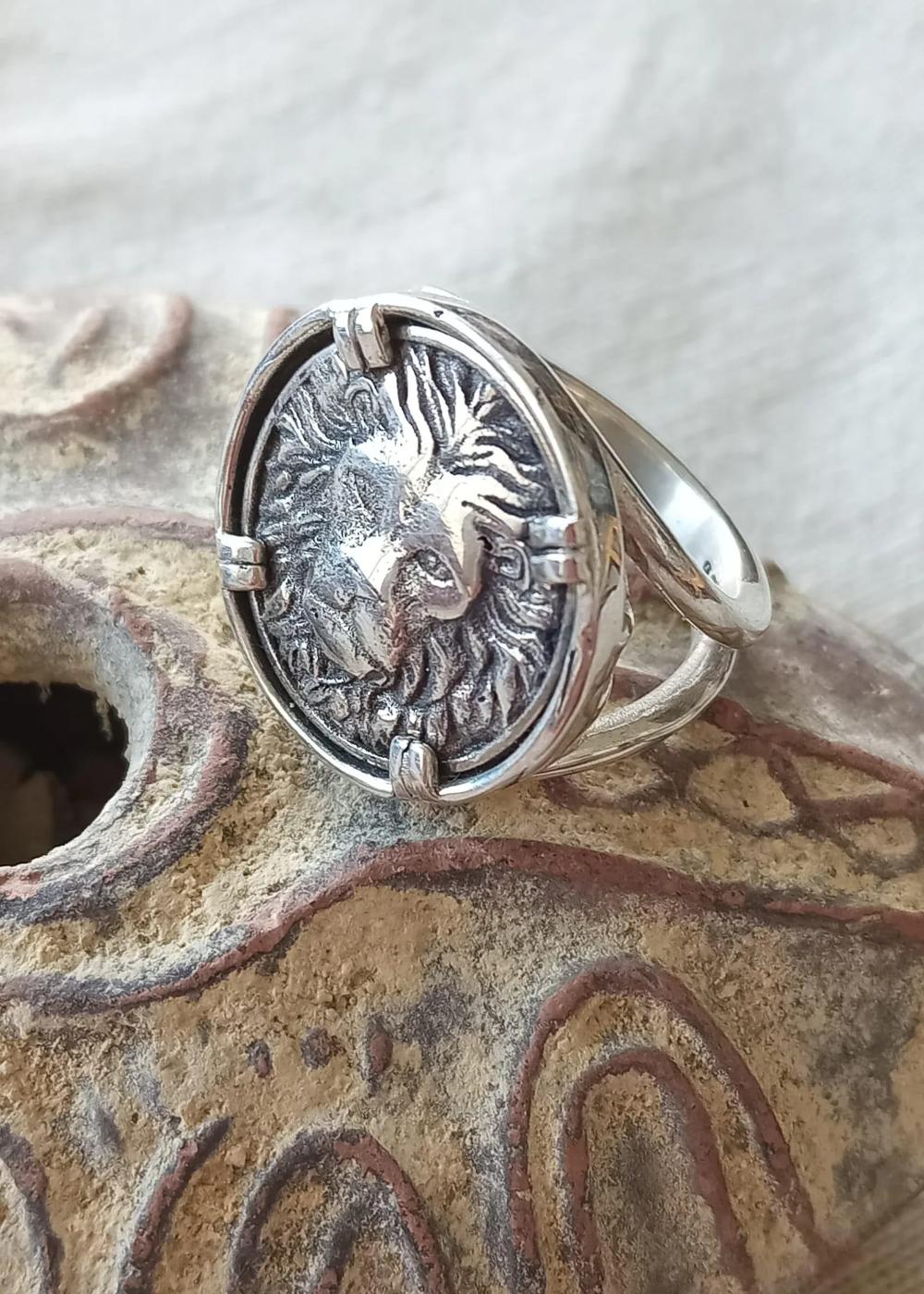 Impressive Silver unisex Lion ring