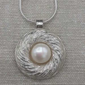 Pearl pendant