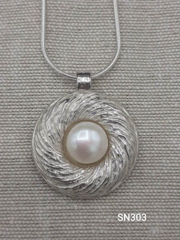 Pearl pendant