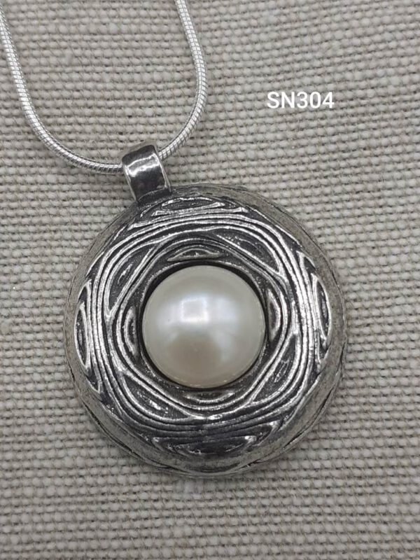 Pearl pendant