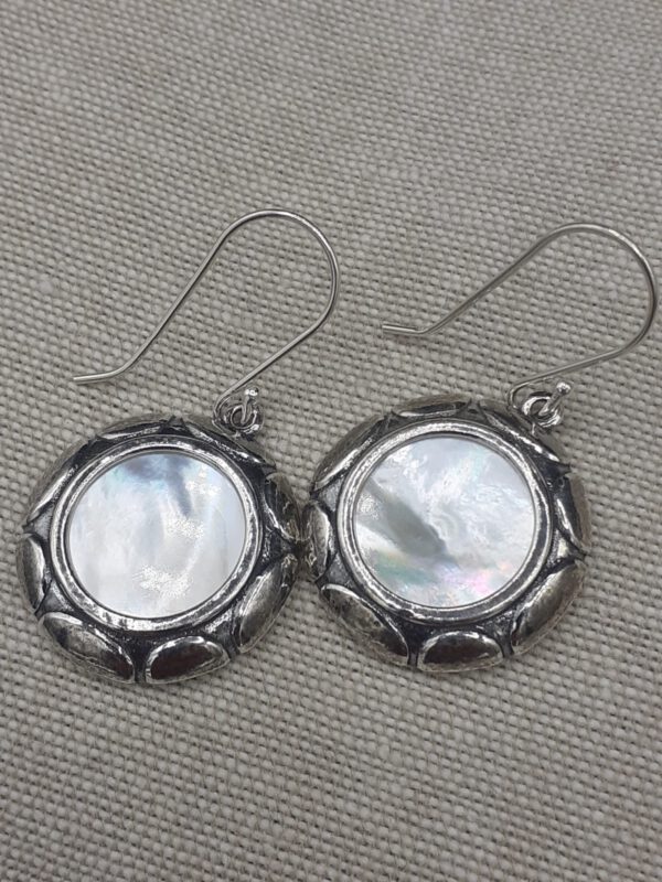 925 Sterling Silver Mother of Pearl earrings