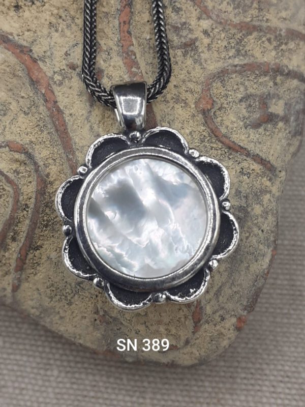 Floral Design 925 Sterling Silver Pendant with MOP