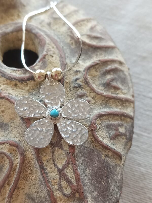 925 Sterling Silver Hammered floral pendant set with Turquoise