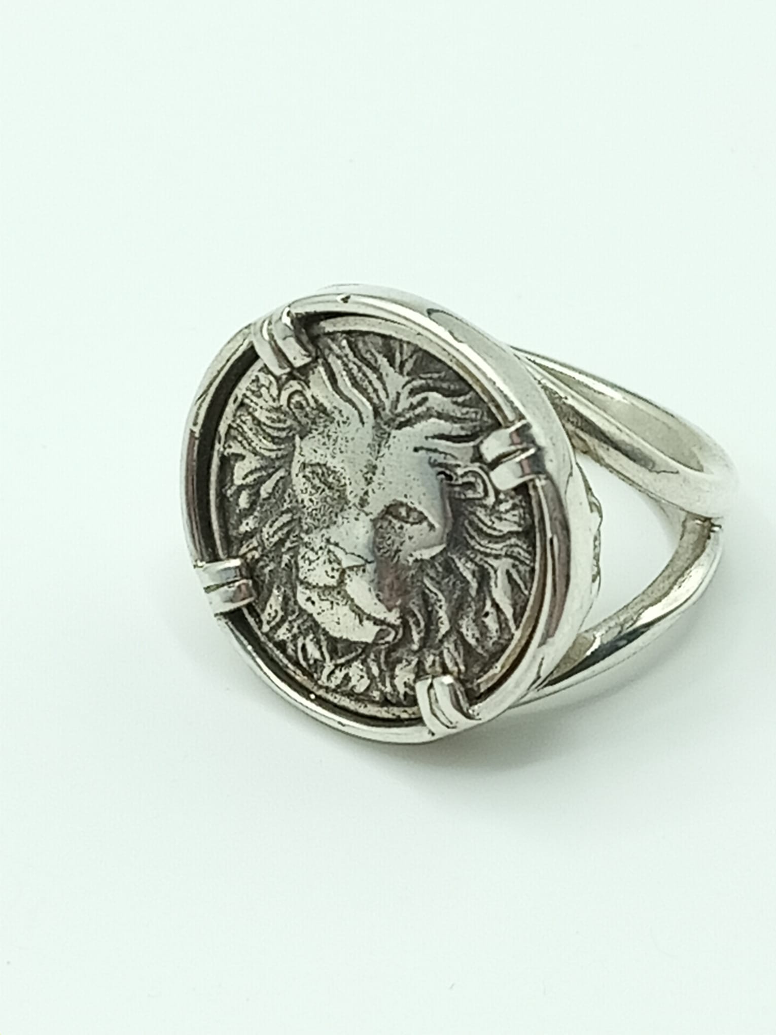 Silver lion ring