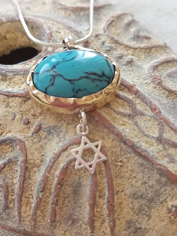 Beautifully hand crafted Oval Turquoise 9 Karat Gold pendant